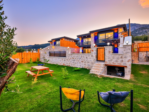 gece  -  Kasım
  | Seydikemer Karadere'de Romantik Balayı Villası: Çift Jakuzili Lüks Kaçamak
